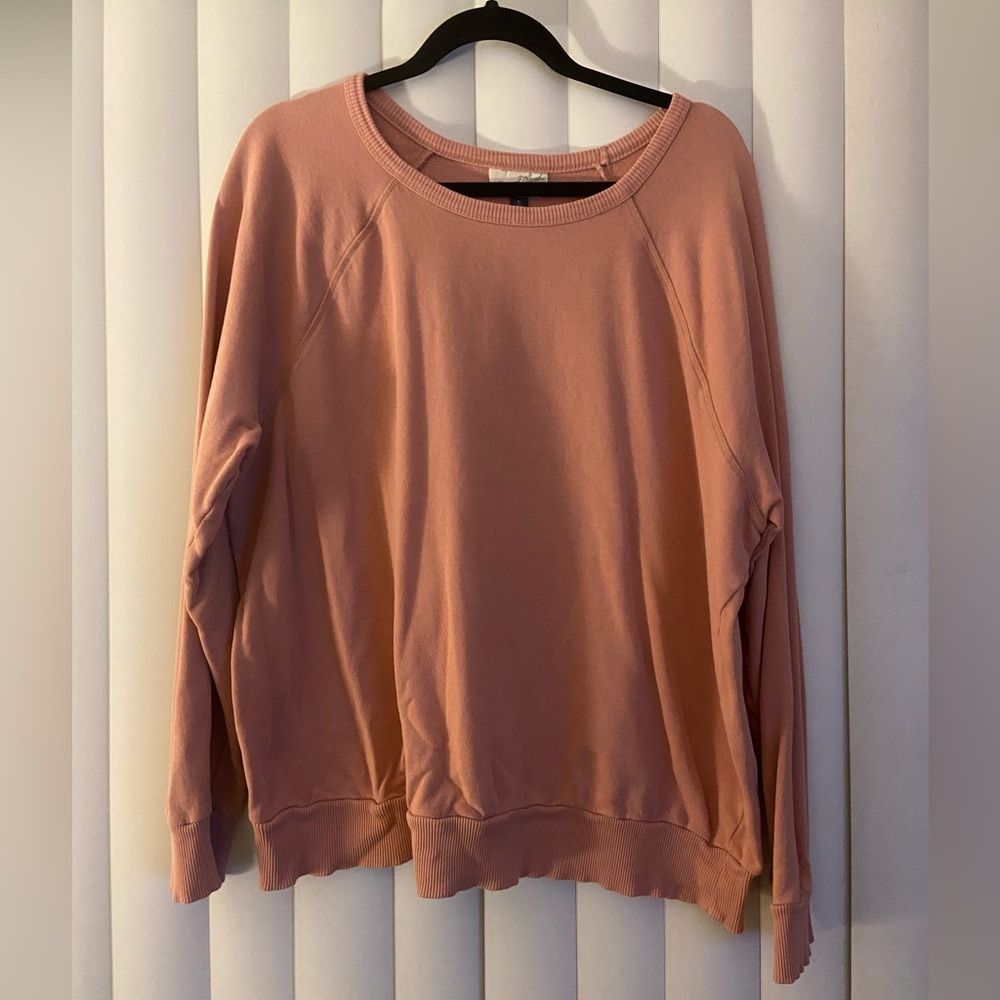 Universal Thread peach crewneck sweater. Size XL